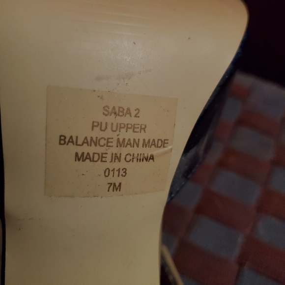 Size 7 intaglia heels - Picture 6 of 10